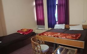 Anna Hostel Tapovan